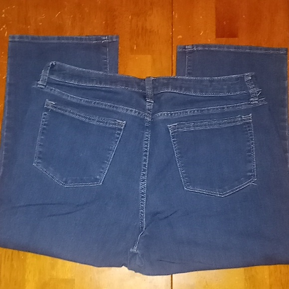 Riders by Lee Mid-Rise Capri Jeans - Picture 3 of 4